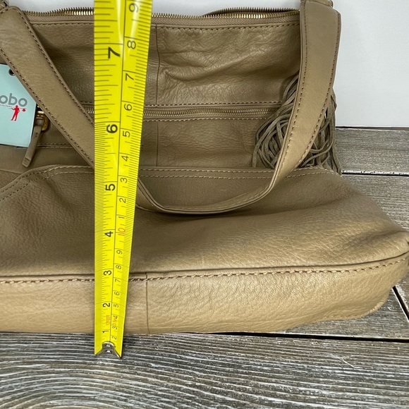 HOBO The Original Pebbled Leather Shoulder Bag Mushroom/Tan NWT - Picture 11 of 11